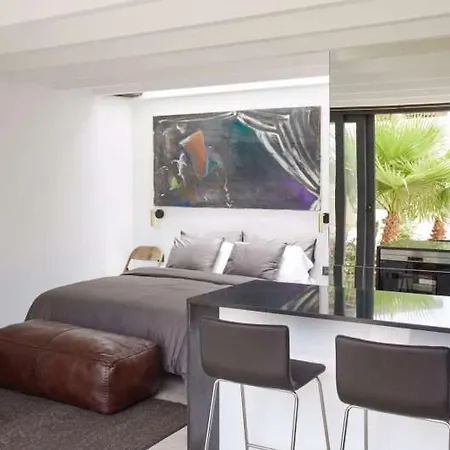Holiday home Sleeps 2 Pool Wifi
